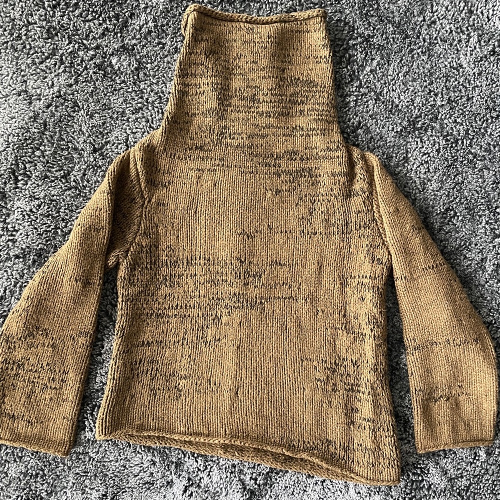 Helmut Lang mocha/ tan  turtle neck size M